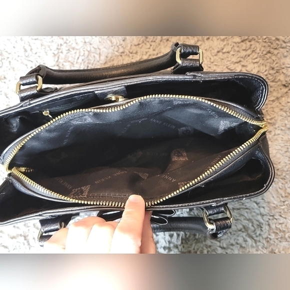 Anne Klein Black Leather Triple Compartment Handbag - Picture 6 of 6